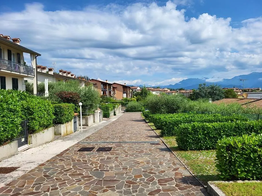Garda Lake View Apartment Polpenazze del Garda 0*,  Italia